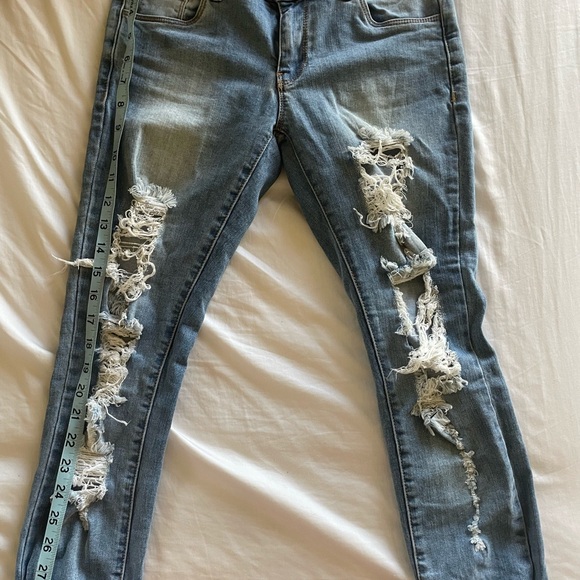 Forever 21 Blue Ankle Cropped Jeans with Distressed Details - Picture 2 of 6